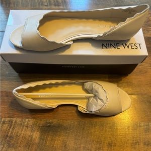 Nine West Flat Ballerine shoes. New without tag . Never worn. Cream color 9M